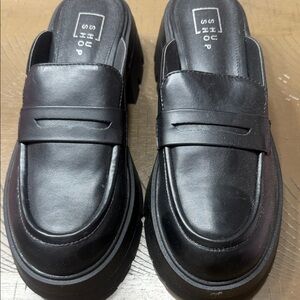 ShuShop Classic Black Women’s Slip-On Loafers